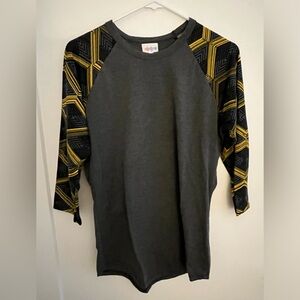 LuLaRoe Tshirt with mid length sleeves